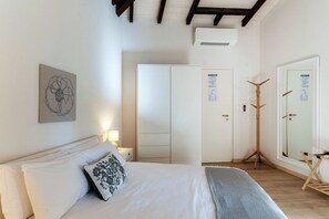 Unclassified image, 5 of 14, button - Near the lake and the center (FLORIDA ASCONA Room 17) (Ascona)