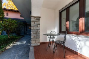 Outdoor dining - Near the lake and the center (FLORIDA ASCONA Room 05) (Ascona)