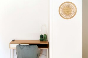 Interior - Near the lake and the center (FLORIDA ASCONA Room 05) (Ascona)