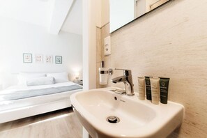 Room - Near the lake and the center (FLORIDA ASCONA Room 05) (Ascona)