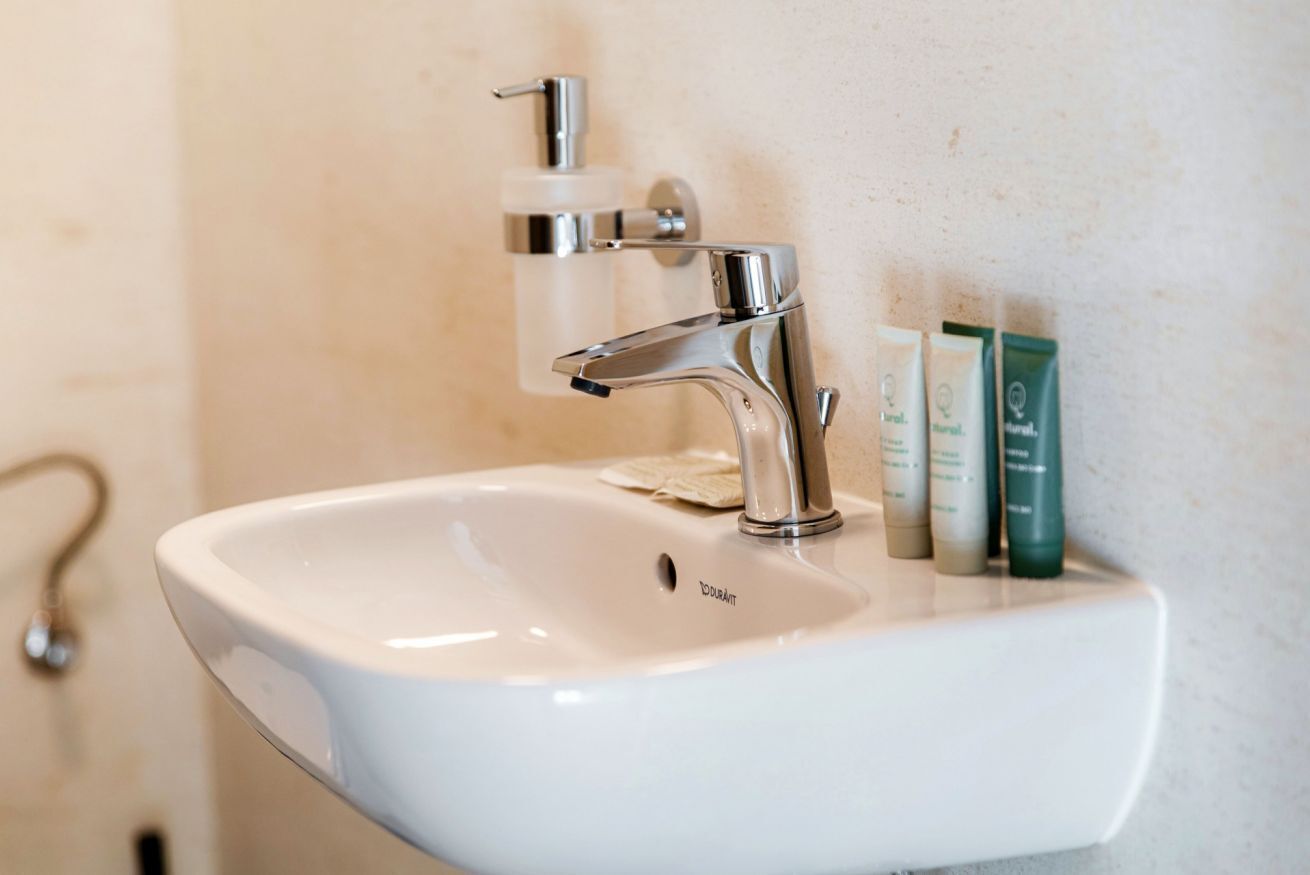 Een douche, handdoeken