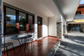 Outdoor dining - Near the lake and the center (FLORIDA ASCONA Room 05) (Ascona)