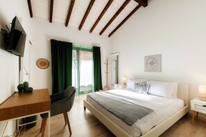 Room - <p><strong>Near the lake and the center (FLORIDA ASCONA Room 12)</strong></p><p>Just a few steps from the center and the charming lakeside promenade of Ascona, FLORIDA ASCONA Room 12 welcomes guests into a refined and comfortable setting, ideal for disco (Ascona)