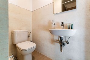 Shower, towels