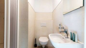 Douche, serviettes fournies