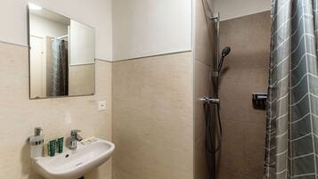 Shower, free toiletries, hair dryer, towels