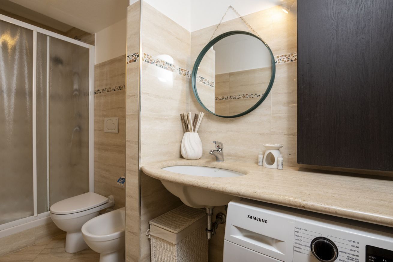 Doccia, bidet, asciugamani, shampoo