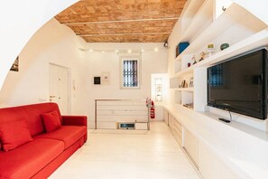 TV - ROMAntic Duplex [Piazza Navona 5*] (Rome)