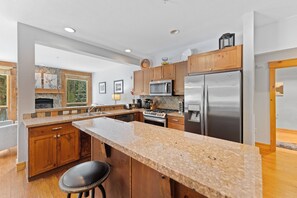 Fridge, microwave, oven, stovetop - Retreat Near the Slopes - Fireplace & Clubhouse with Pool & Hot Tub! (Keystone)