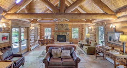 Retreat Near the Slopes - Fireplace & Clubhouse with Pool & Hot Tub!