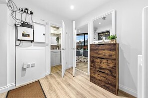 Interior - Modern 4BR London Home with Games Room Large Garden Free Parking and Fast WiFi (Wembley)