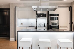 Apartment | 3 bedrooms - Luxury Kensington Home - Concierge Elevator AC (London)