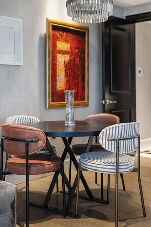 Apartment | 3 bedrooms - Luxury Kensington Home - Concierge Elevator AC (London)