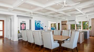 Villa, 4 chambres | Restauration
