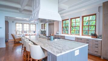 Biệt thự, 4 phòng ngủ | Bếp riêng | Tủ lạnh, lò nướng, dụng cụ pha cà phê/trà, lò nướng bánh mì