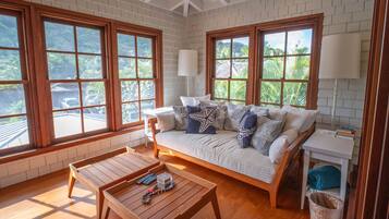 Biệt thự, 4 phòng ngủ | Khu phòng khách | Smart TV