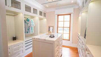 Villa, 4 Bedrooms | Interior