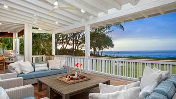 Villa, 4 Bedrooms | Terrace/patio