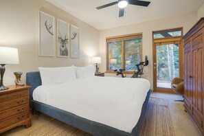 2 bedrooms, iron/ironing board, cots/infant beds, free WiFi - Prime Location, Steps from the Ski Lift - 2 Bedroom Condo in Arrowhead Village 2 Condo (Edwards)
