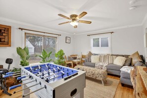 House, 3 Bedrooms | Games room - Elegant Home With Game Room Near Bwi 3 Bedroom Home (Severn)