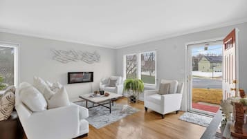 House, 3 Bedrooms | Living area | Smart TV, streaming services