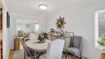 House, 3 Bedrooms | Dining