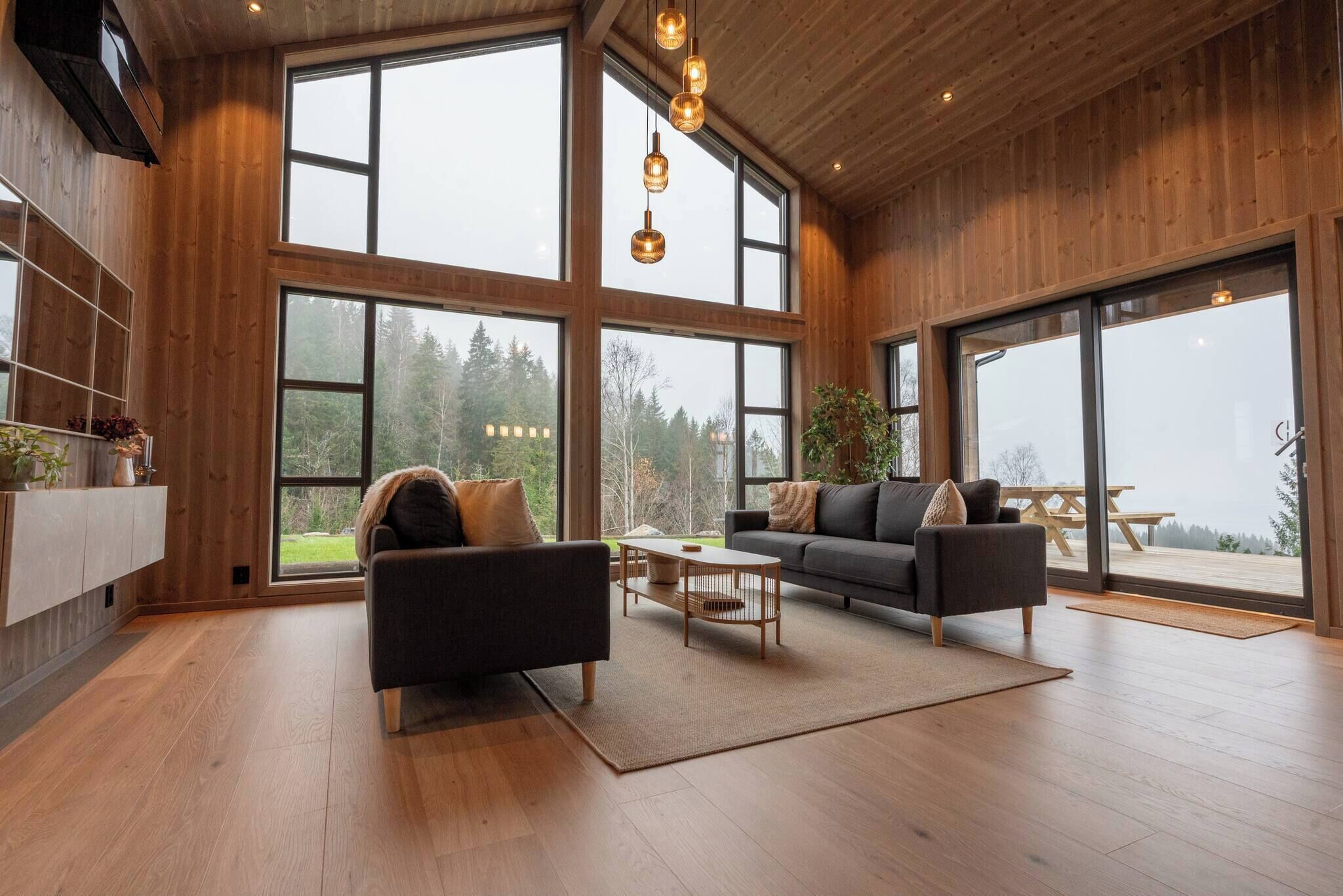 House, 4 Bedrooms, Smoking, Balcony | Living room