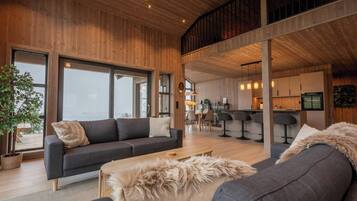 Nhà, 4 phòng ngủ, hút thuốc, ban công | Khu phòng khách