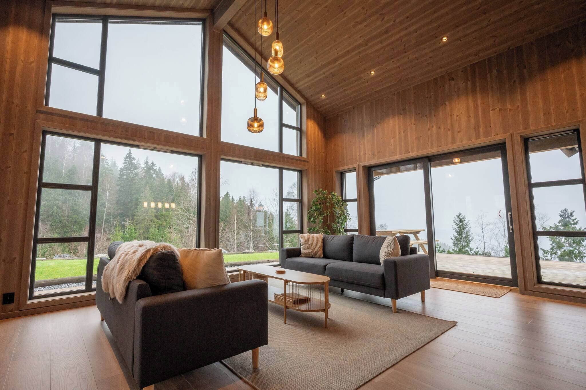 House, 4 Bedrooms, Smoking, Balcony | Living area