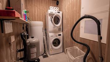 House, 4 Bedrooms, Smoking, Balcony | Interior