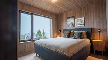 House, 4 Bedrooms, Smoking, Balcony | 5 bedrooms