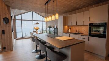 House, 4 Bedrooms, Smoking, Balcony | Interior