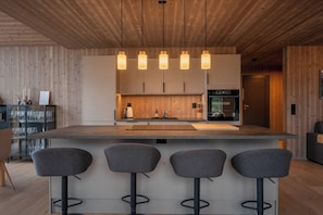 Hus - 4 sovrum - rökare - balkong | Interiör