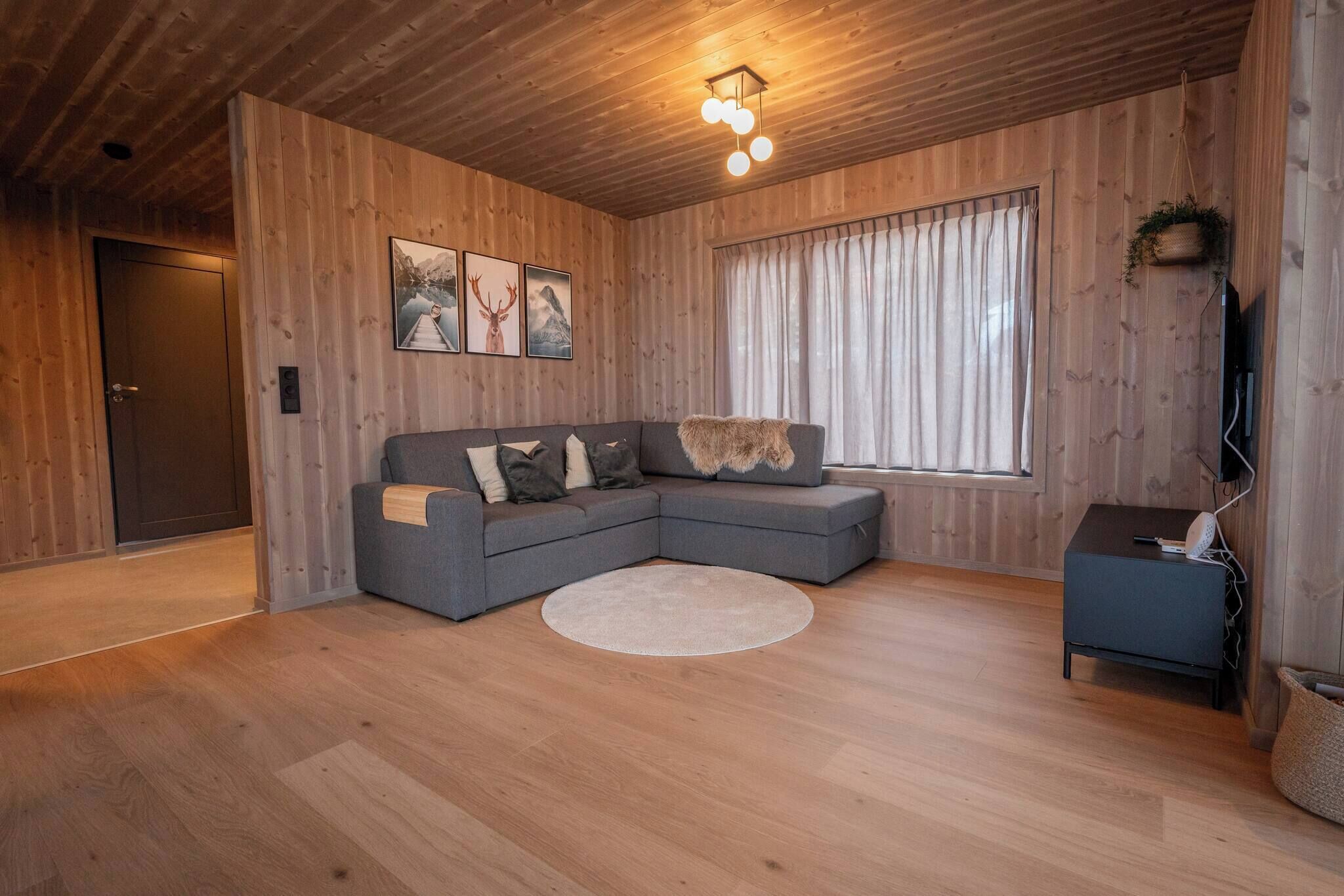 House, 4 Bedrooms, Smoking, Balcony | Living area