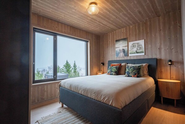 House, 4 Bedrooms, Smoking, Balcony | 5 bedrooms