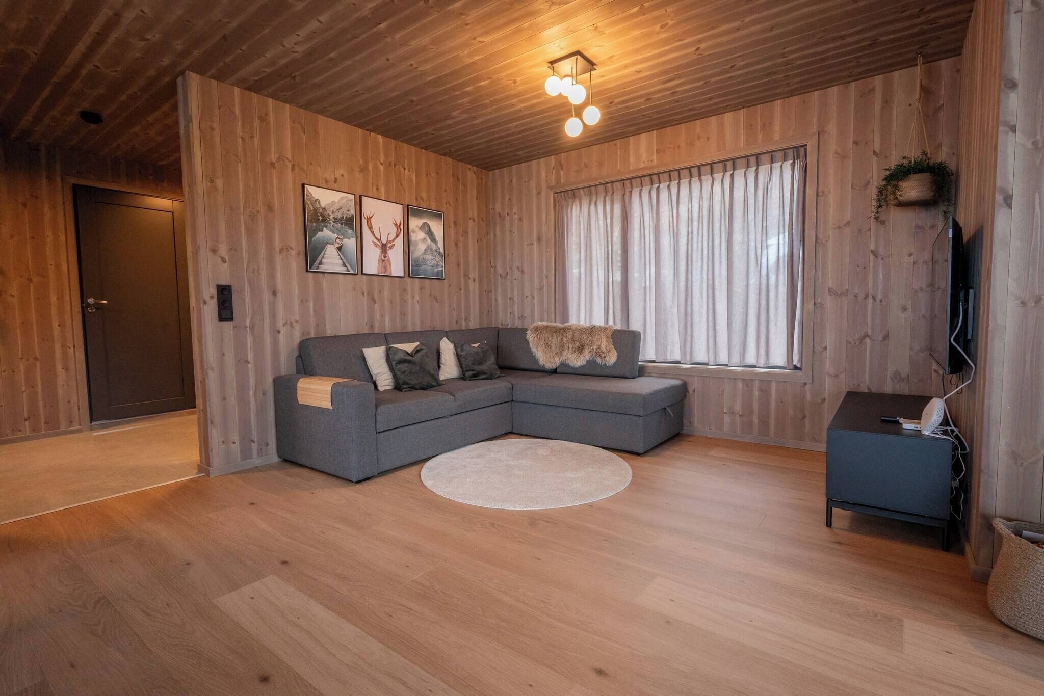 House, 4 Bedrooms, Smoking, Balcony | Living area
