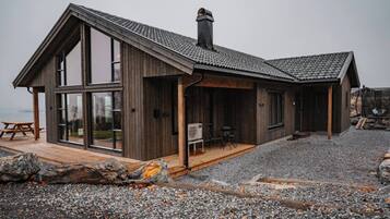 House, 4 Bedrooms, Smoking, Balcony | Exterior