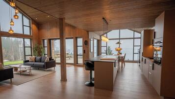 House, 4 Bedrooms, Smoking, Balcony | Interior