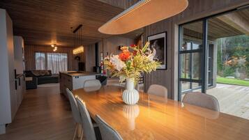 House, 4 Bedrooms, Smoking, Balcony | Dining room