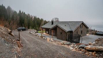 House, 4 Bedrooms, Smoking, Balcony | Exterior