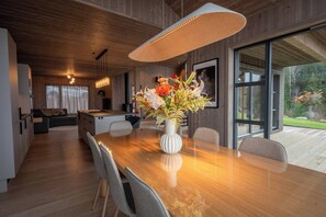 Casa, 4 habitaciones, para fumadores, balcón | Comedor