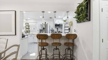 House, 3 Bedrooms | Private kitchen | Fridge, oven, coffee/tea maker, electric kettle