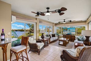 Vila, 5 quartos | Área de estar | Smart TV
