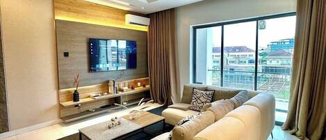Deluxe Apartment, Balcony, City View | Living area