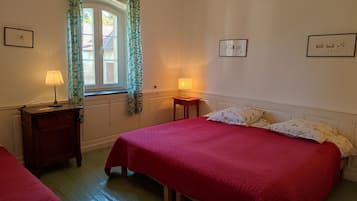 Traditional Apartment, Multiple Beds, Garden View, Annex Building | Iron/ironing board, free WiFi
