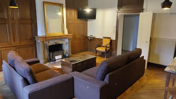 Apartamento tradicional, varias camas, vistas al jardín, en edificio anexo | Zona de estar