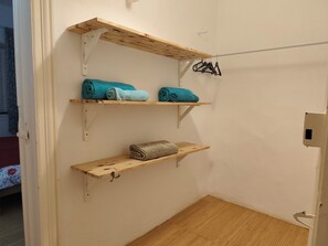 Appartement Tradition, plusieurs lits, vue jardin, dans les dépendances | Fer et planche à repasser, Wi-Fi gratuit