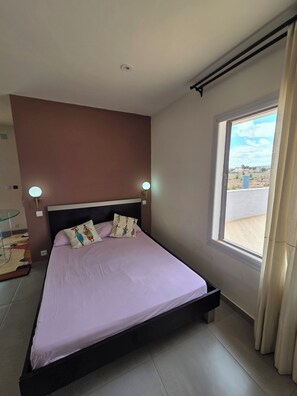 Iron/ironing board, internet, bed sheets