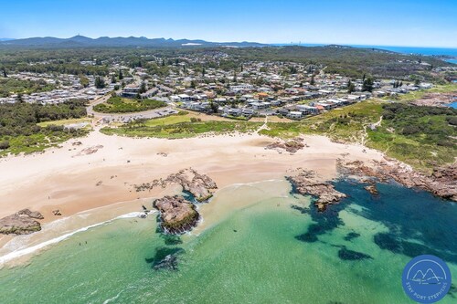 Absolute Birubi Beachfront - Luxury Pet Friendly