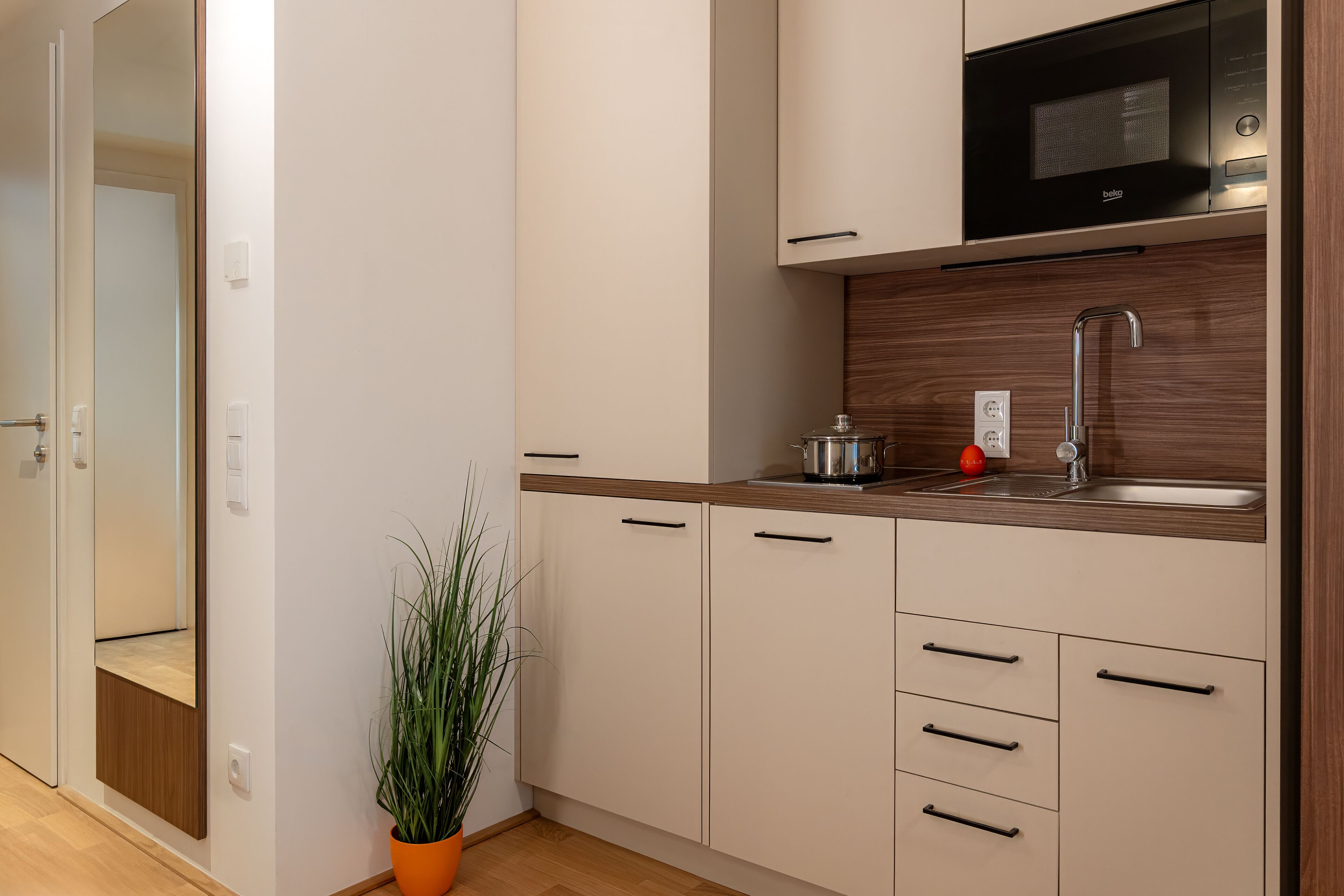 Refrigerador, microondas, placa de cocina, lavavajillas